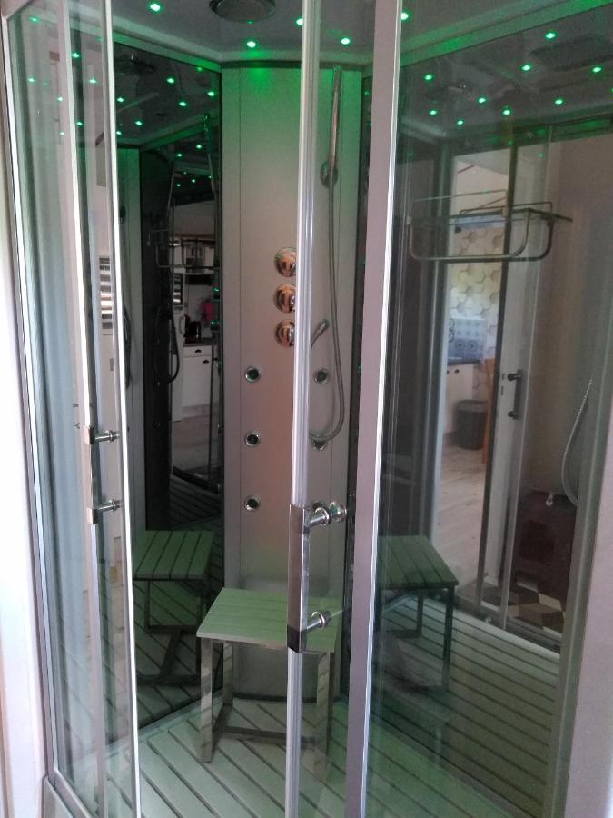 Le Haut Village Chambre D'Hotes Mobi-Loft Cosy Sauna ,Douche ,Chromotherapie Arrest 外观 照片